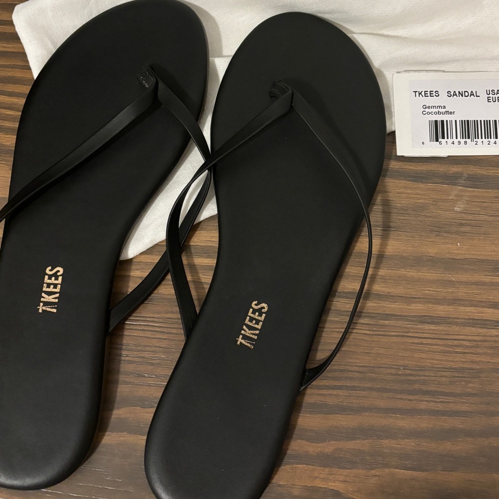 NWT tkees flip flops